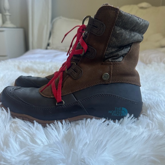 The North Face women’s winter boots - Picture 2 of 7